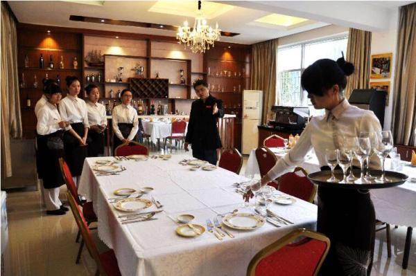 酒店管理專業(yè)讀研，餐飲服務(wù)方向性價(jià)比幾何？